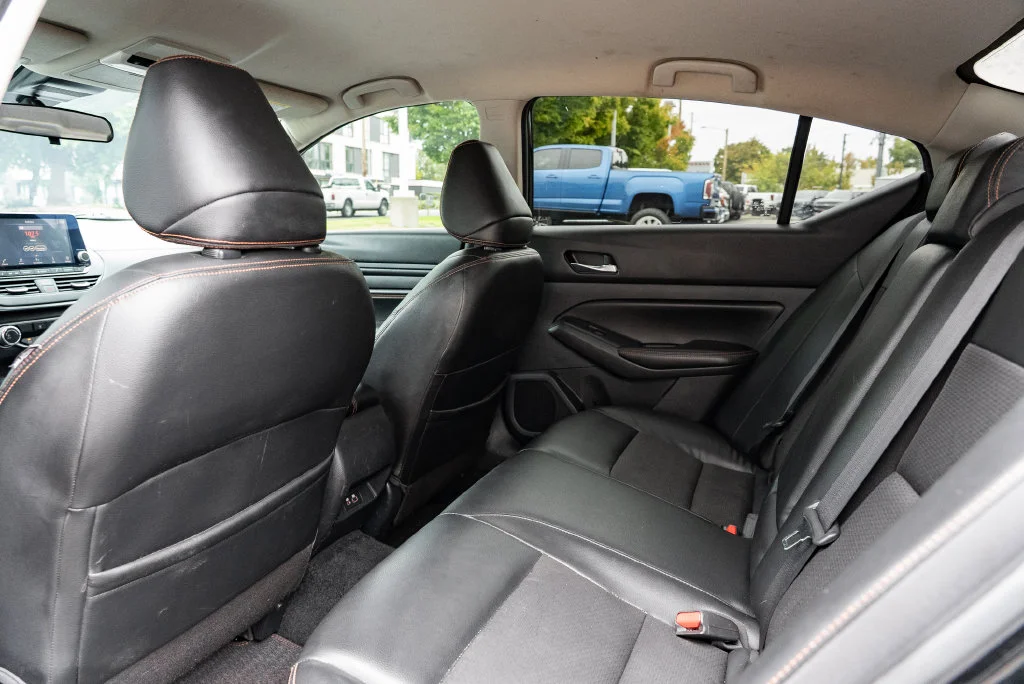 Used 2020 Black Nissan 2.5 SR image 24