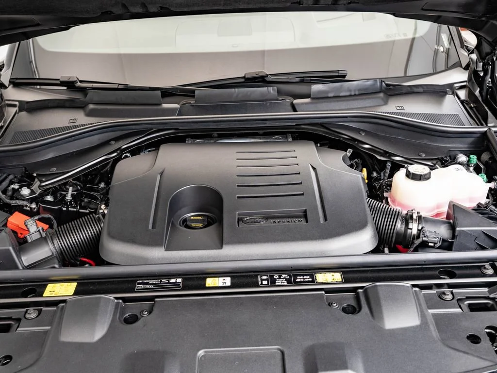 New 2026 Santorini Black Land Rover SE image 47
