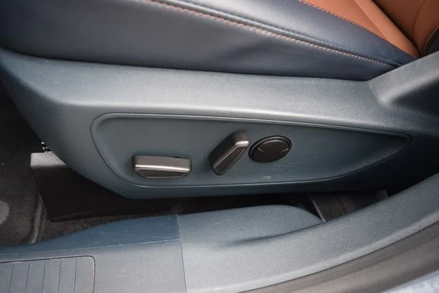 Used 2024 Gray Ford Lariat image 19