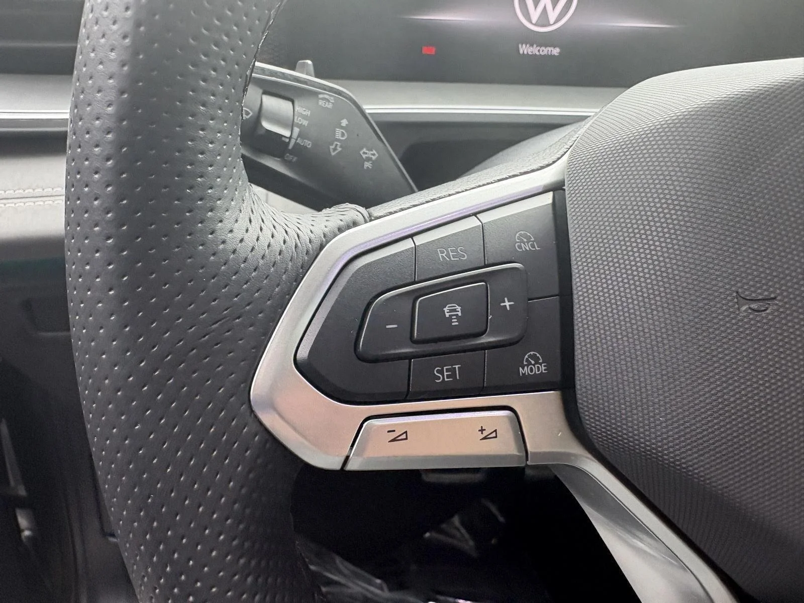 Certified Used 2025 AVOCADO GREEN Volkswagen SE R-Line Black image 9