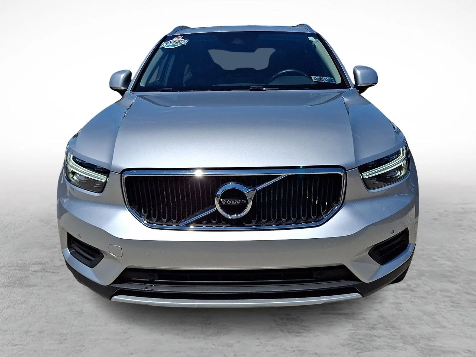 Used 2019 Bright Silver Metallic Volvo Momentum image 2