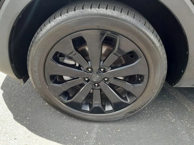 Used 2021 Black Kia S image 9