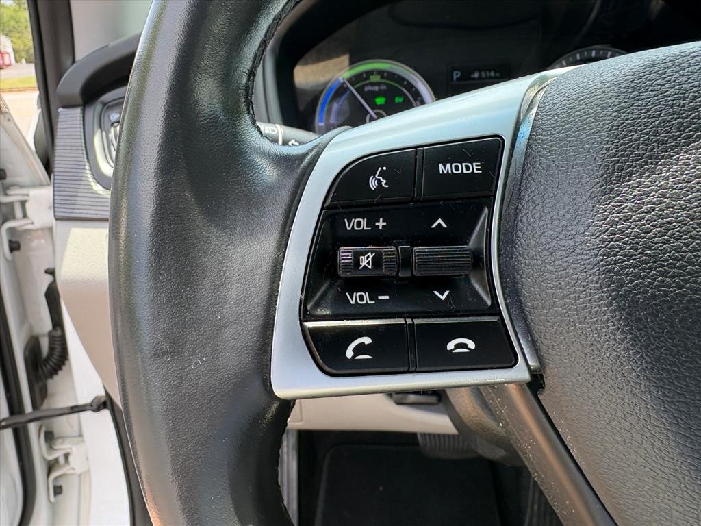 Used 2019 Hyper White Hyundai Limited image 10