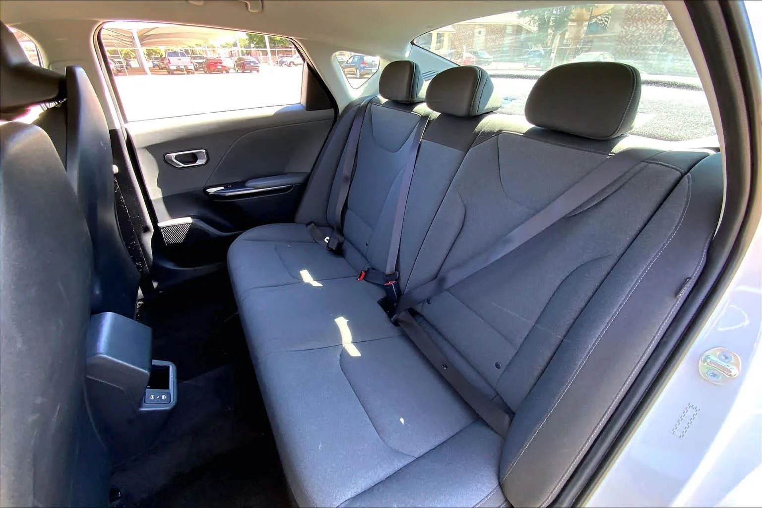 Used 2025 Snow White Pearl Kia LXS image 21
