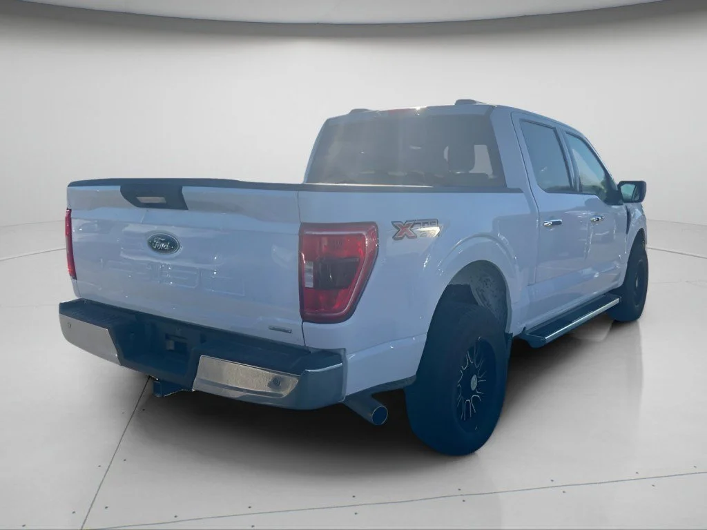 Certified Used 2022 Oxford White Ford XLT image 6
