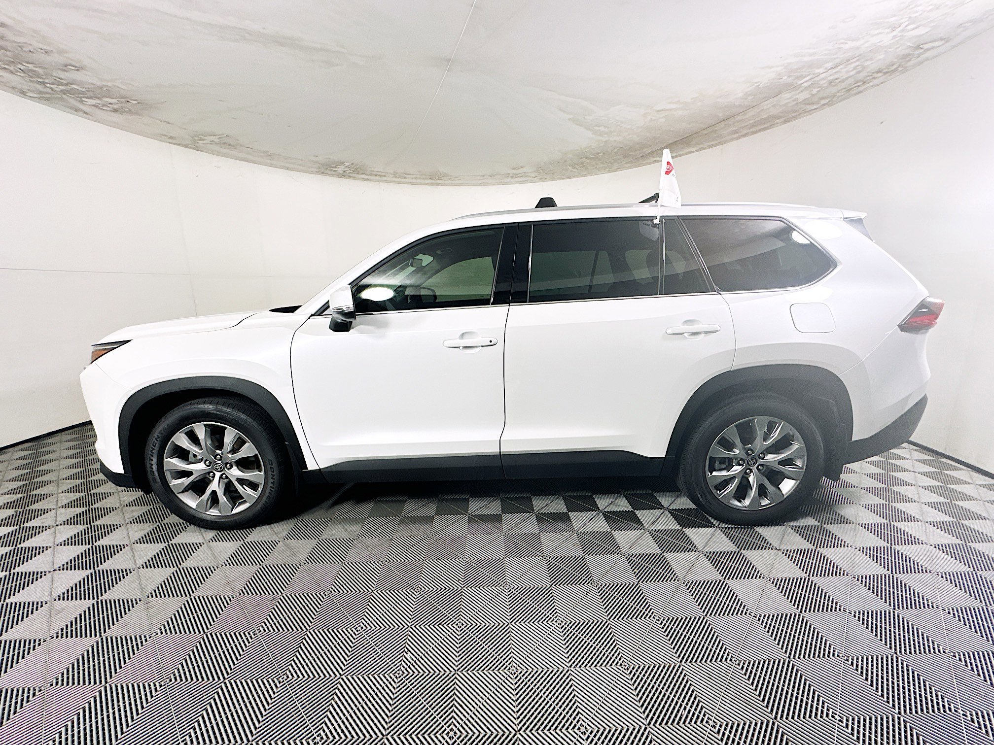 2025 Toyota Grand thumbnail 8