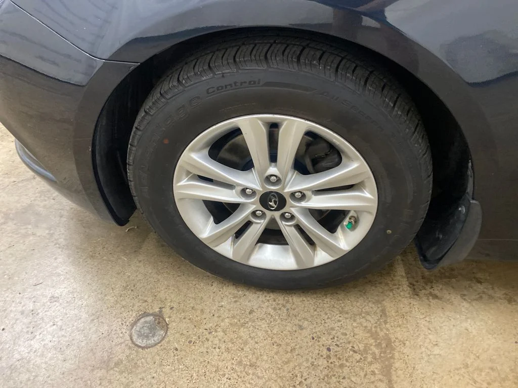 Used 2013 Blue Hyundai GLS image 16