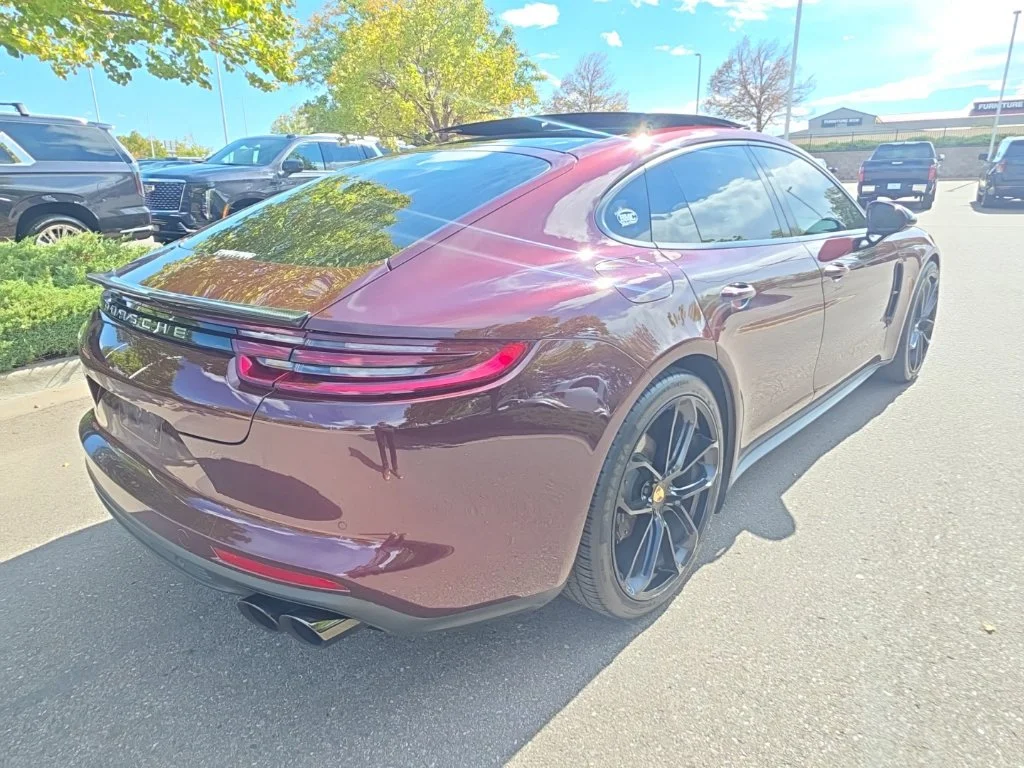Used 2018  Porsche  image 6