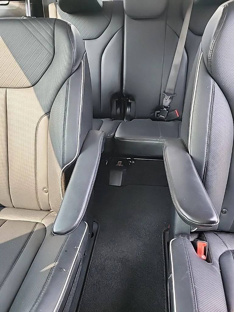 Used 2023 Black Hyundai SEL image 10