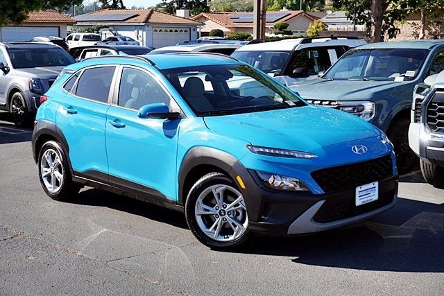 Used 2023 Green Hyundai SEL image 2