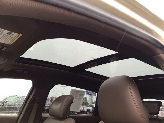 Used 2016 Platinum Dune Metallic Lincoln Reserve image 19
