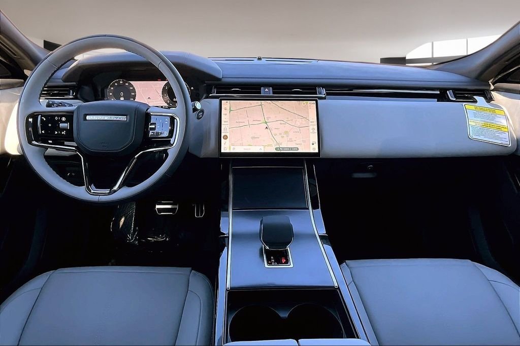 New 2026 SANTORINI BLACK Land Rover Dynamic SE image 5