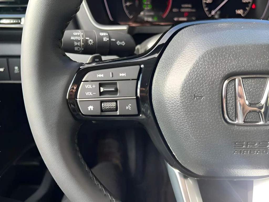 Used 2025 Modern Steel Metallic Honda EX-L image 17