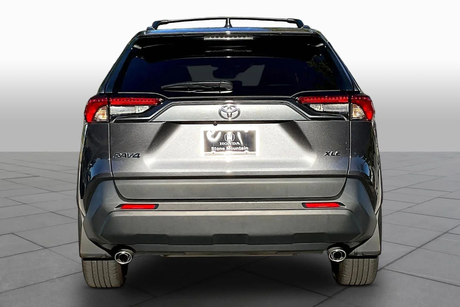 Used 2025 Magnetic Gray Metallic Toyota XLE Premium image 5