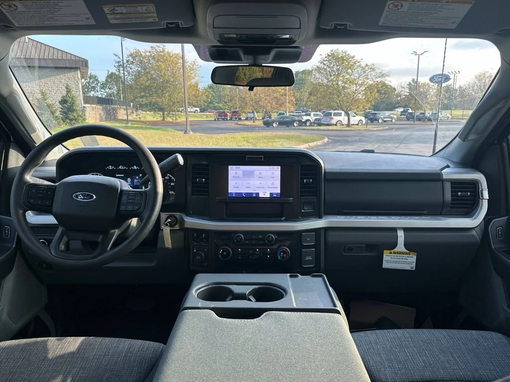 Used 2025 Oxford White Ford XLT image 4