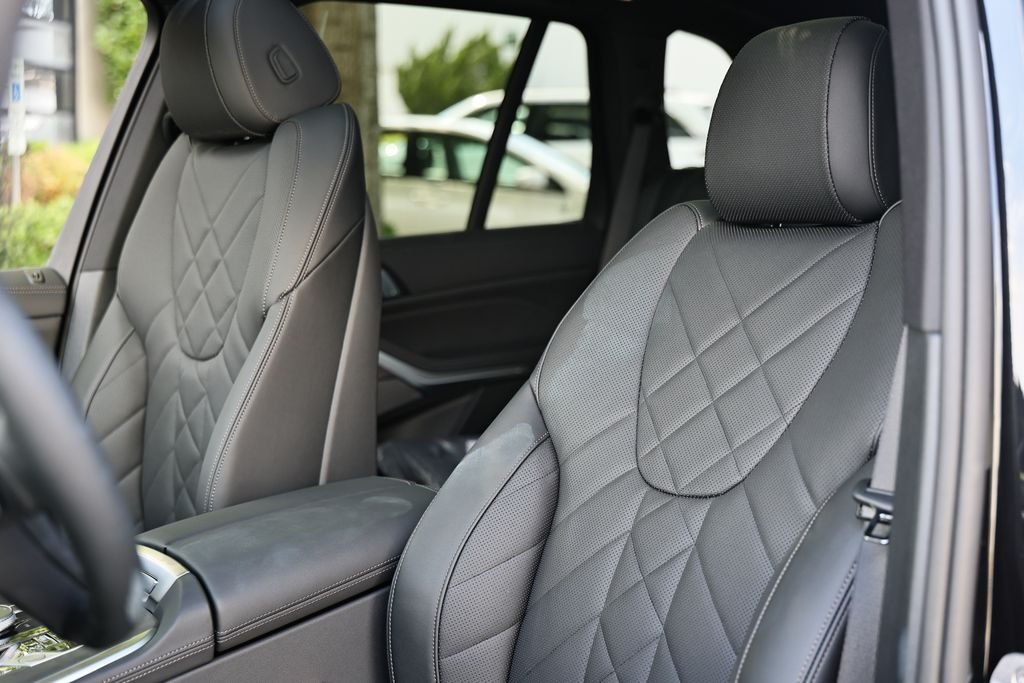 New 2026 Black Sapphire Metallic BMW xDrive50e image 21