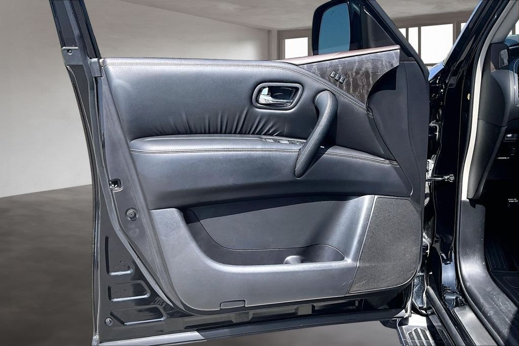 Used 2023 Black Nissan Platinum image 17