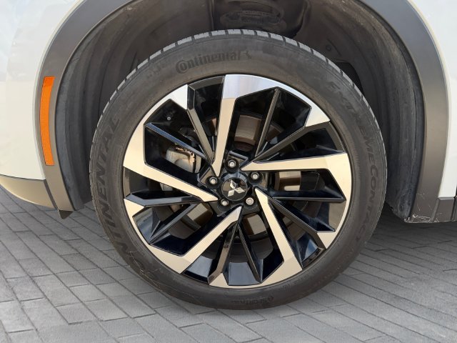 Used 2022  Mitsubishi ES image 9
