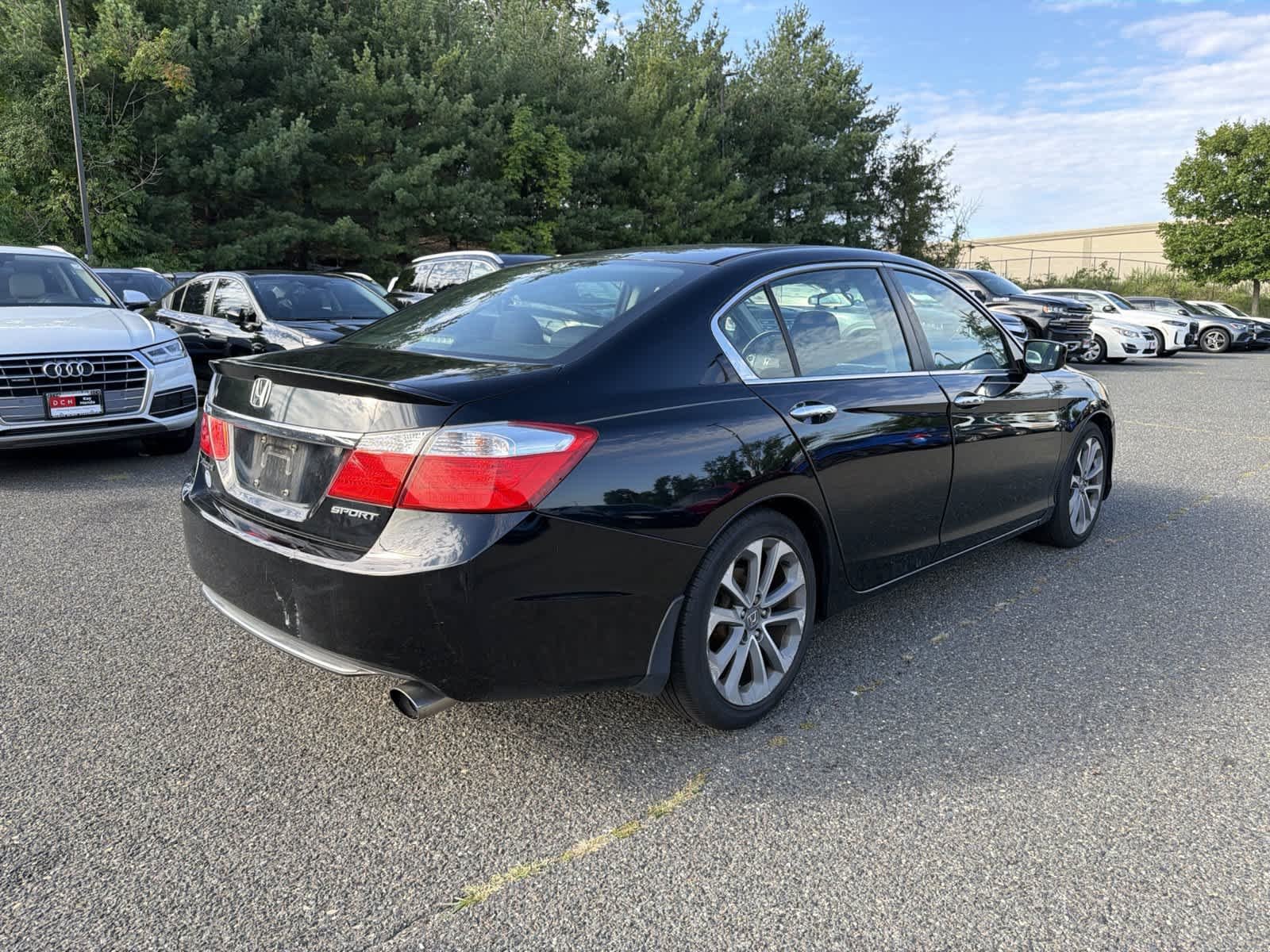 Used 2014  Honda Sport image 5