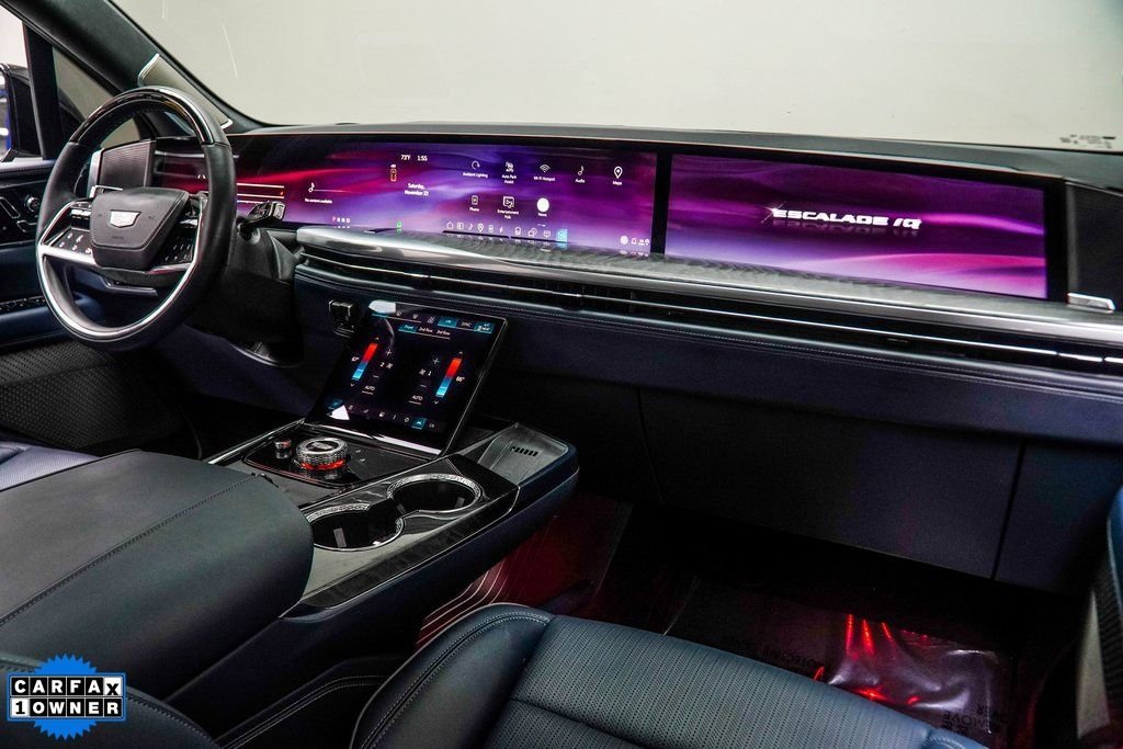Used 2025 Silver Cadillac Luxury 2 image 18