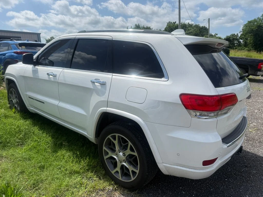 Used 2019 Off-white Jeep Overland image 3