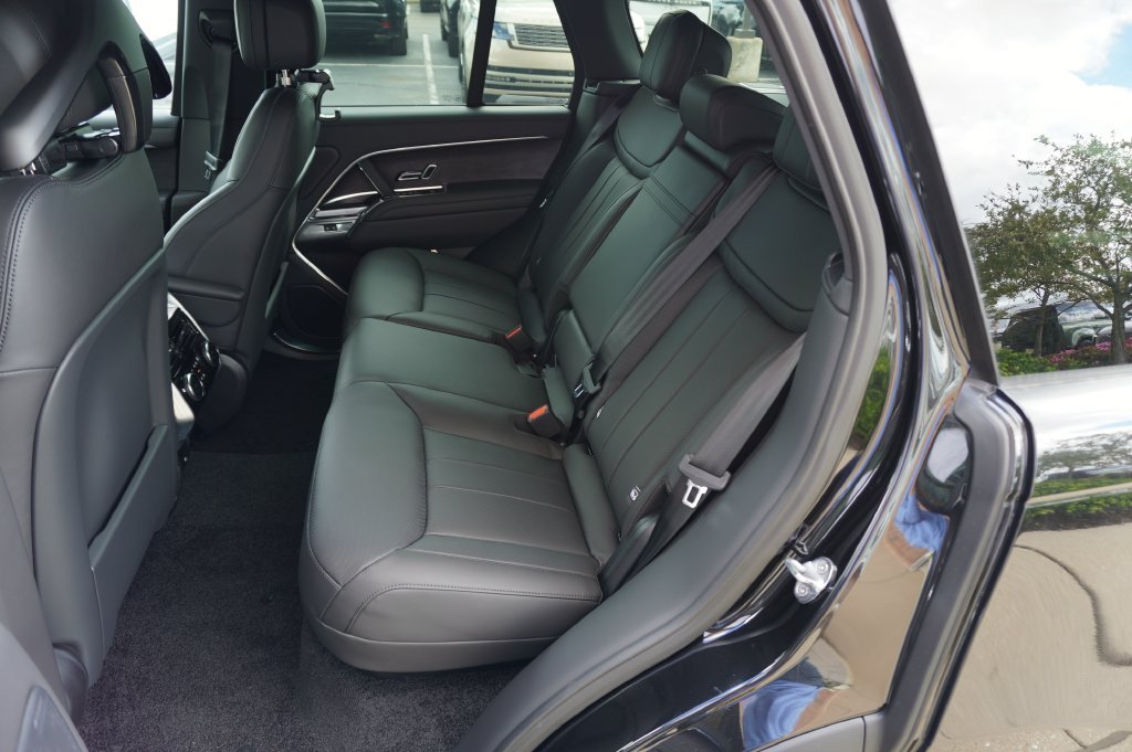 New 2026 Santorini Black Land Rover SE image 28
