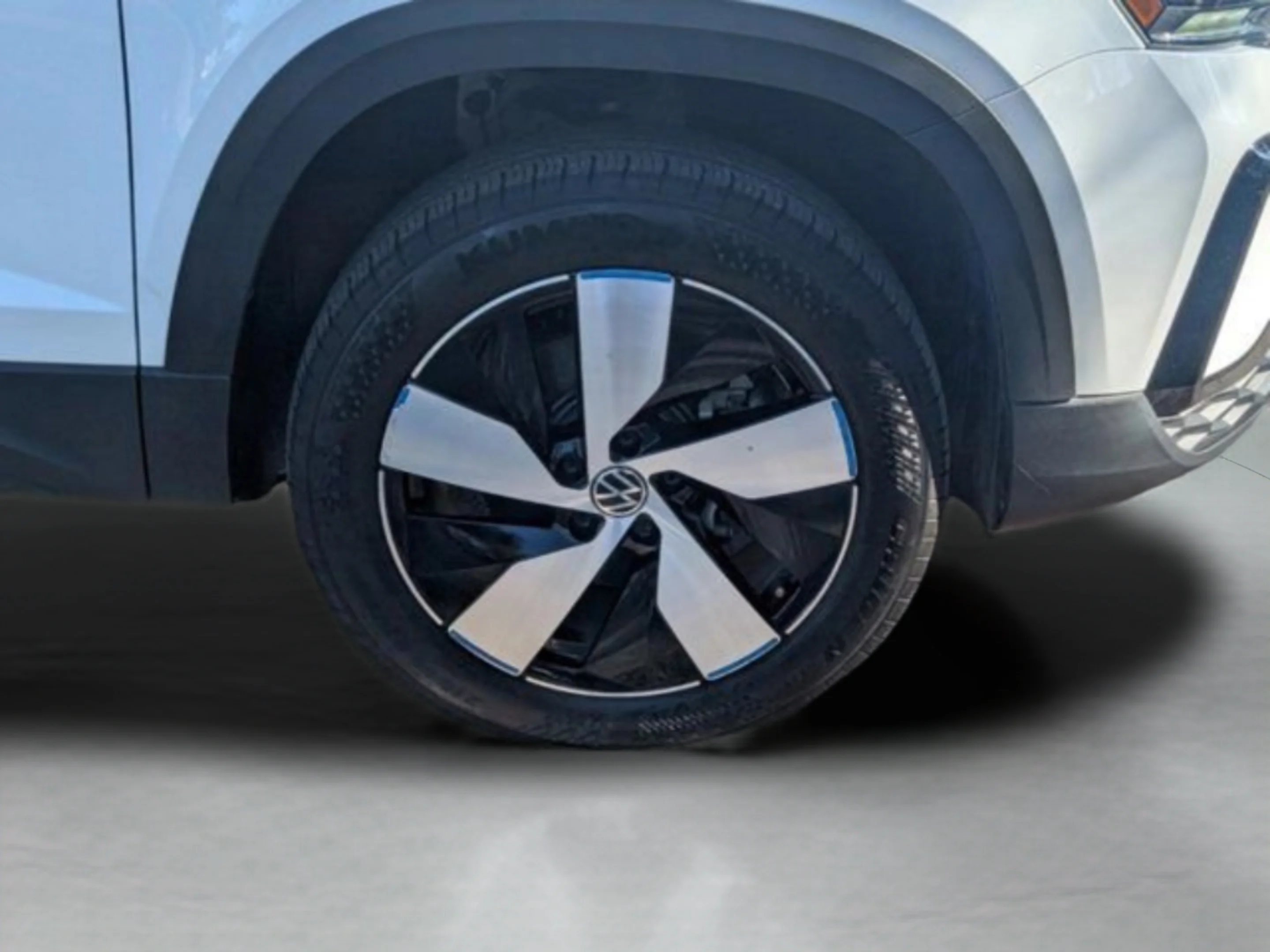 Used 2024 Pure White Volkswagen S image 31