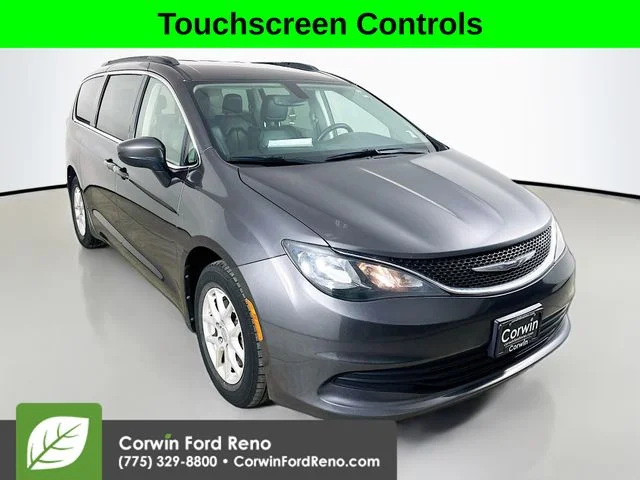 2020 Chrysler Voyager LXI's photo