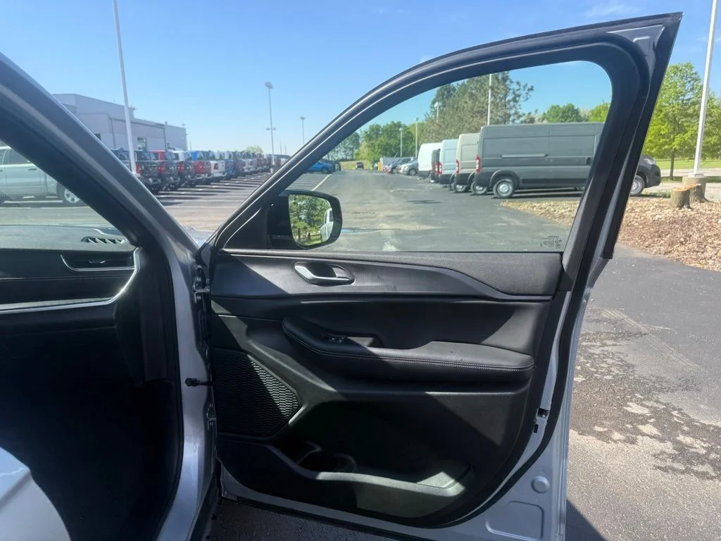 Used 2024 Silver Jeep Altitude X image 50