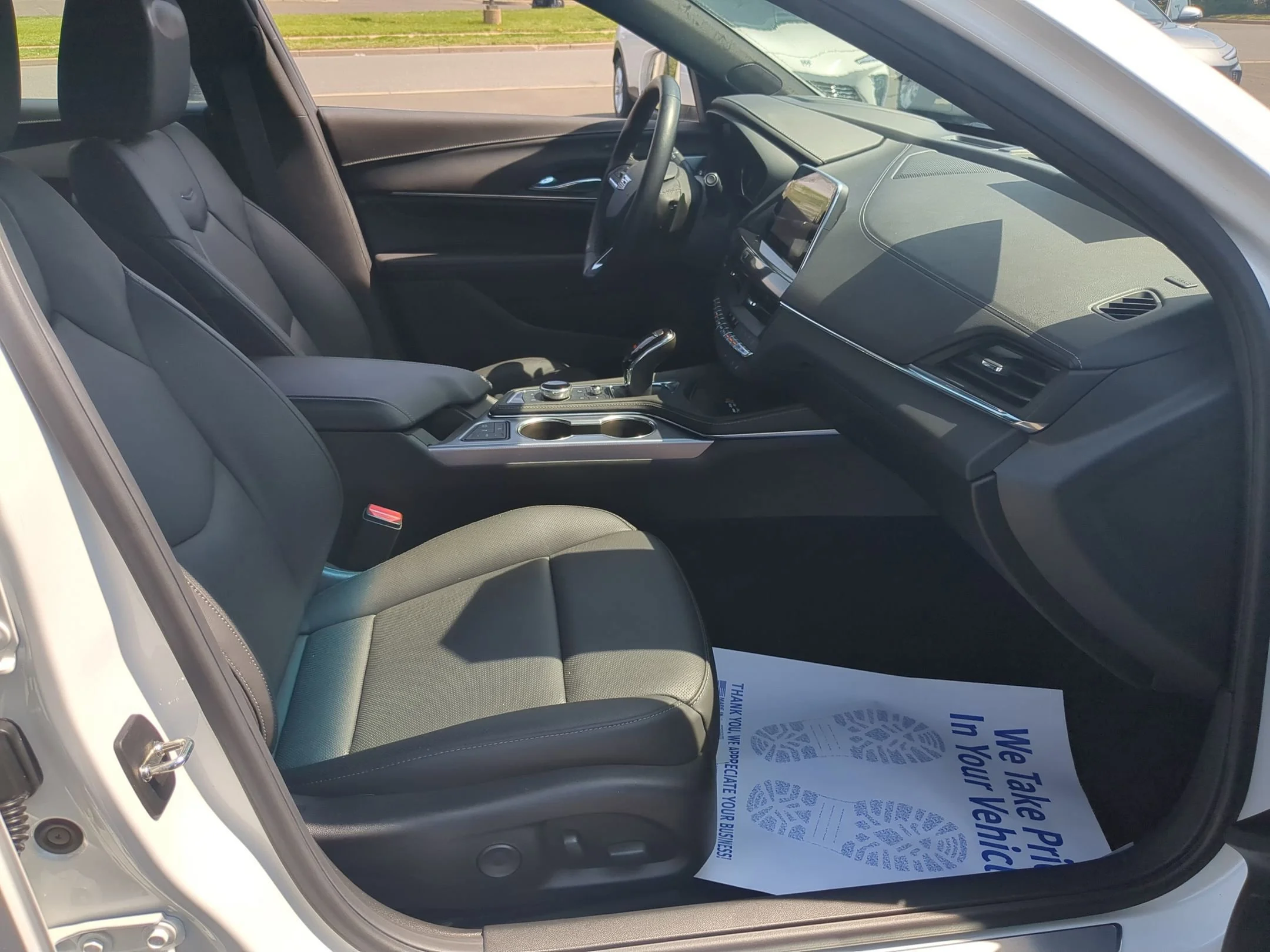 Used 2023 Crystal White Tricoat Cadillac Premium Luxury image 27