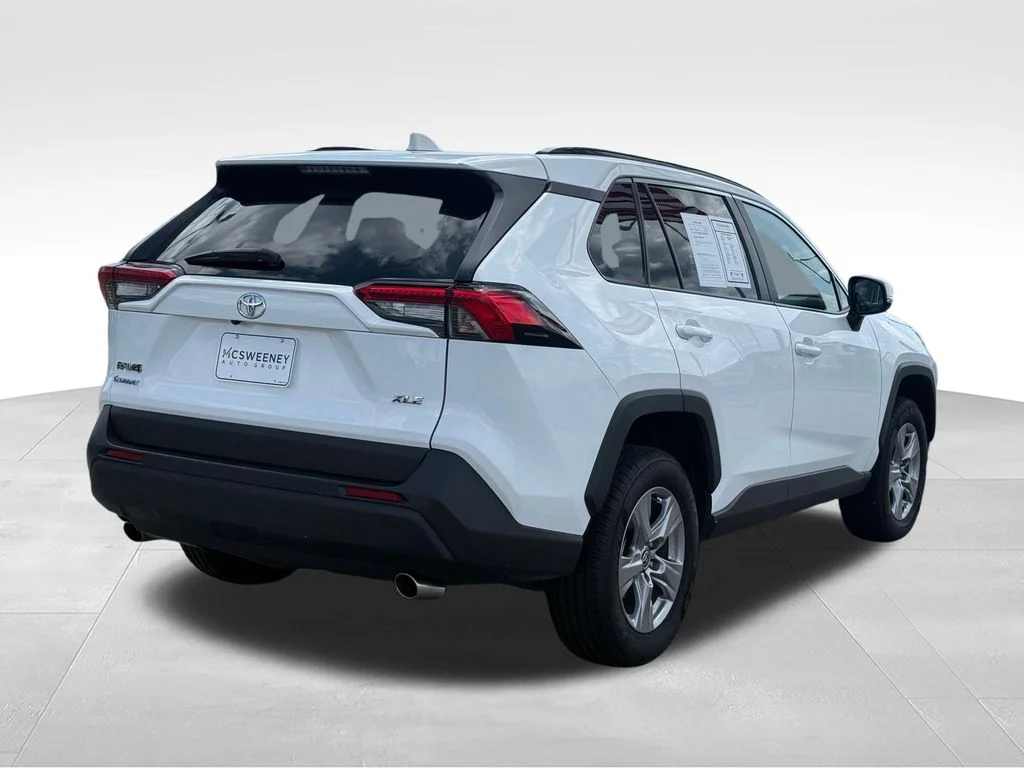 Used 2024 White Toyota XLE image 27