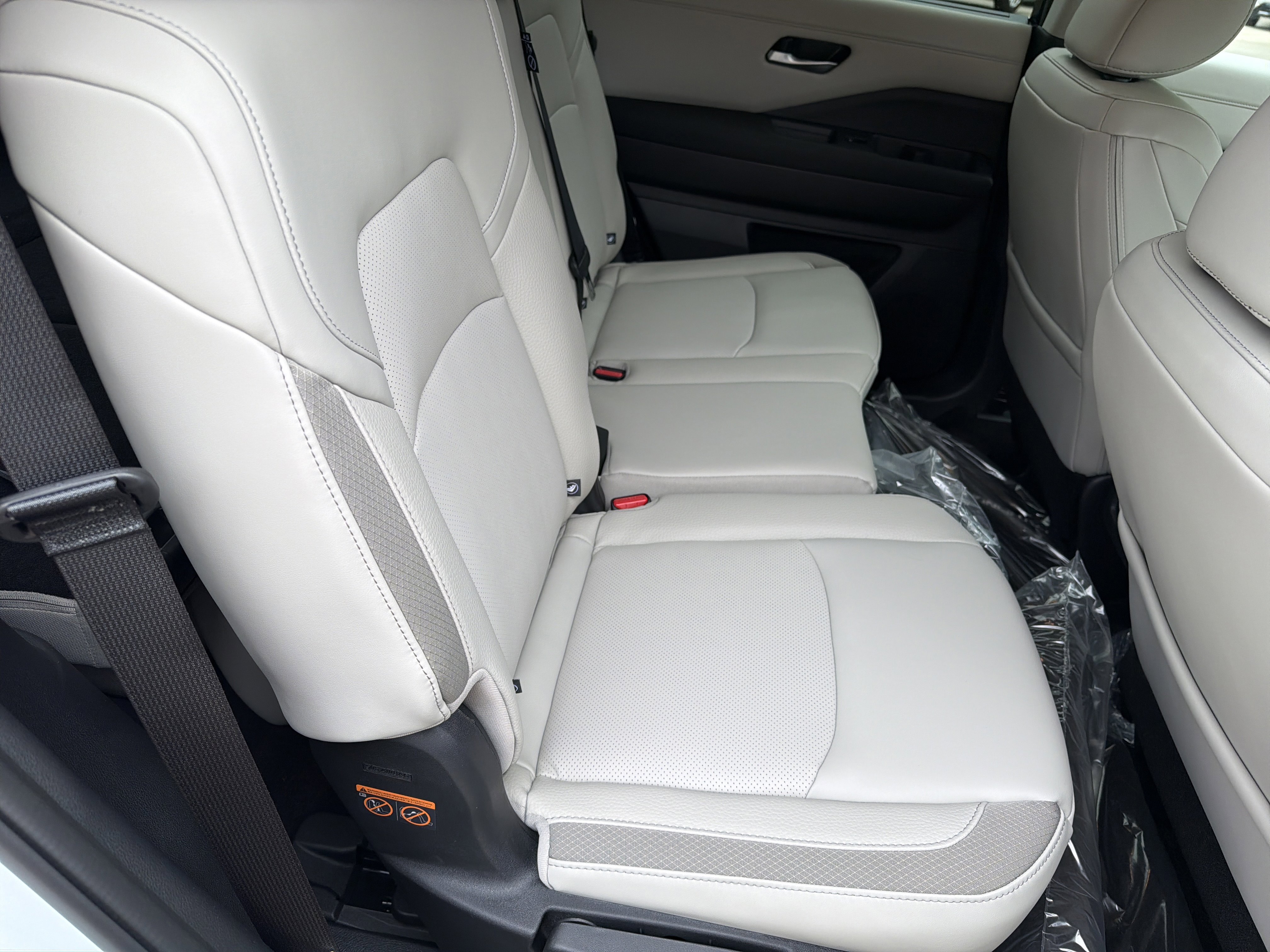 New 2026 Everest White Pearl Tricoat Nissan SL image 16