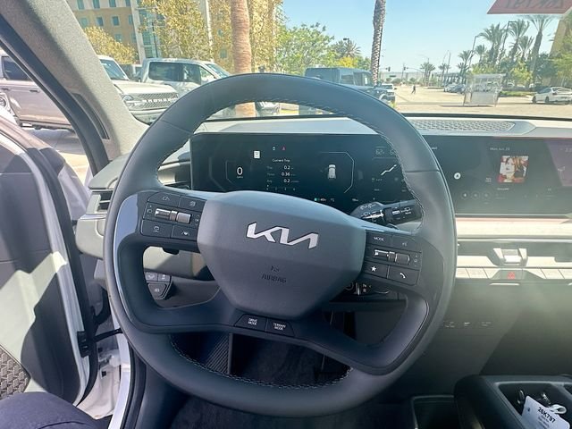 New 2026 Glacial White Kia Wind AWD image 11
