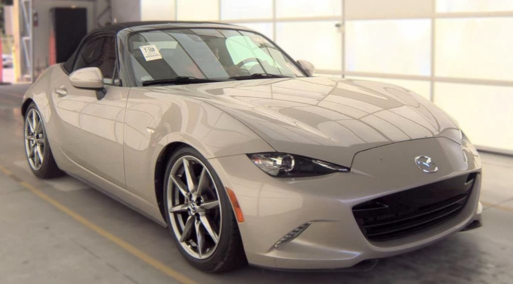 Used 2023 Silver Mazda Grand Touring image 4