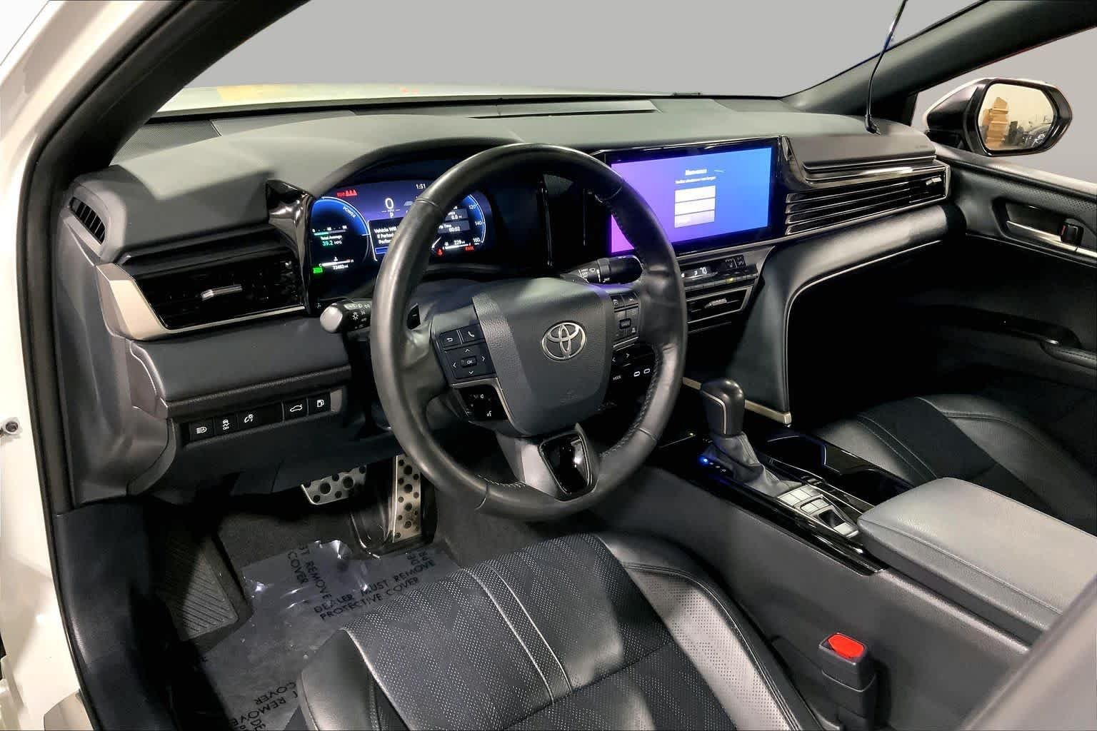 Used 2025 Wind Chill Pearl Toyota XSE image 18