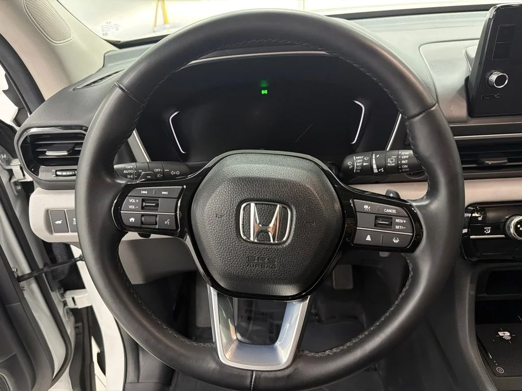 Used 2025  Honda EX-L image 20
