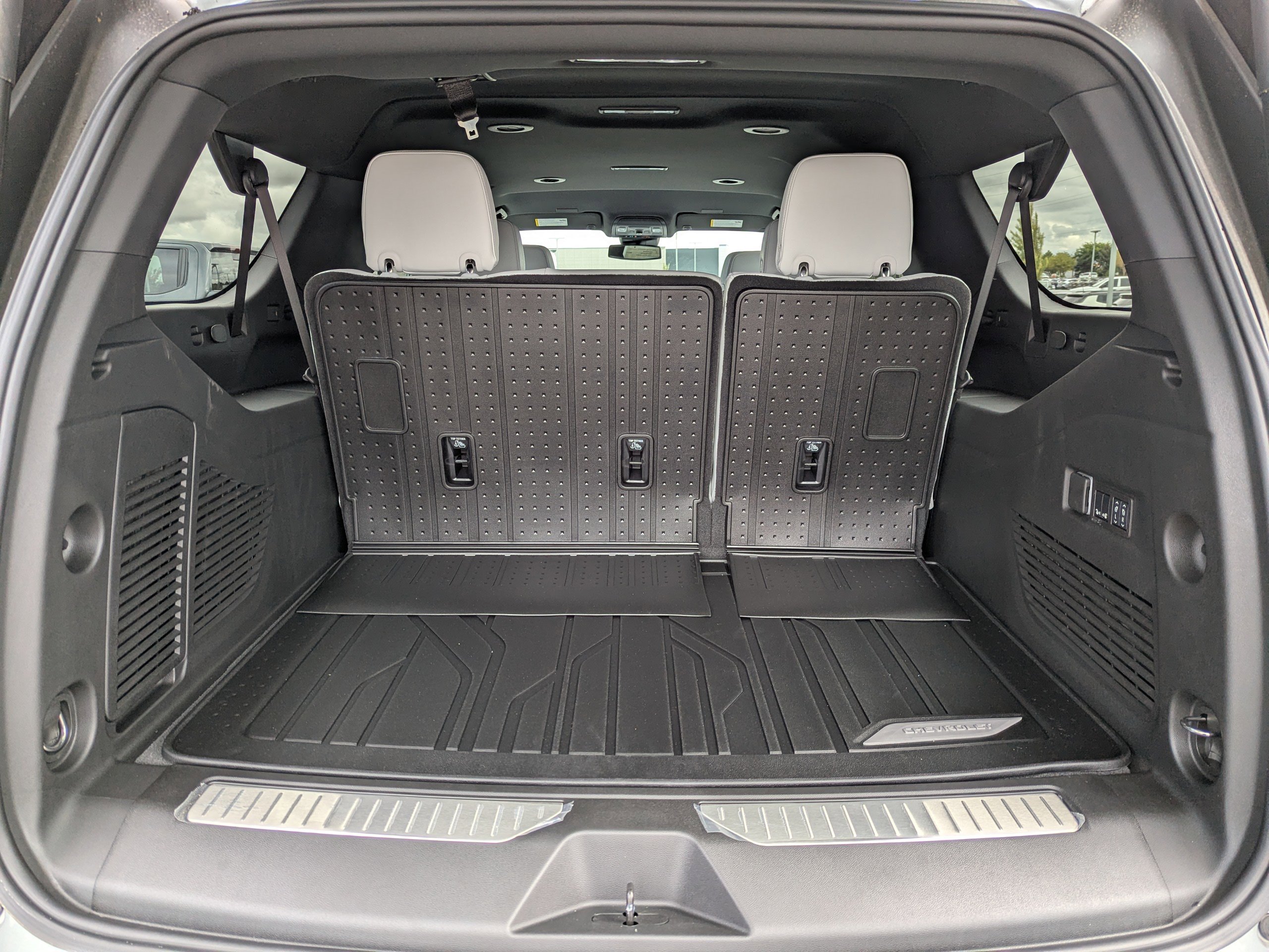 2025 Chevrolet Suburban Premier - Photo 36