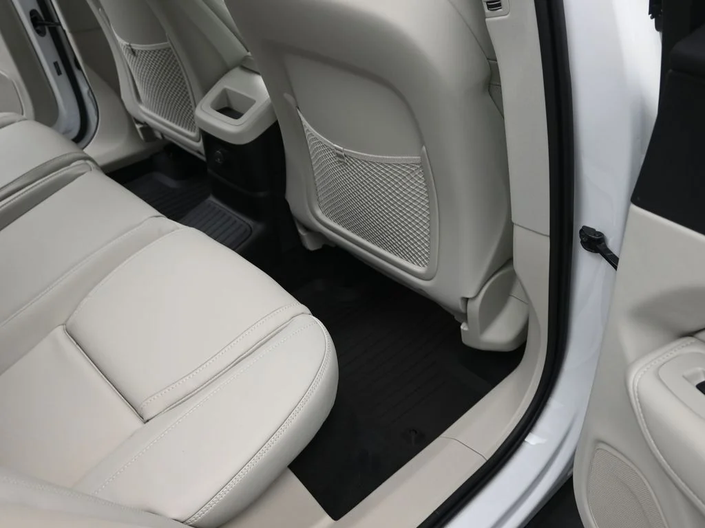 New 2026 White Volvo T8 Ultra image 19