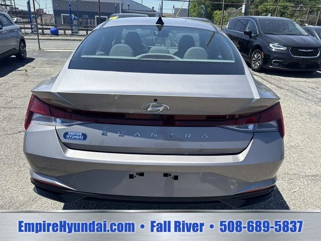 Used 2023  Hyundai SEL image 4