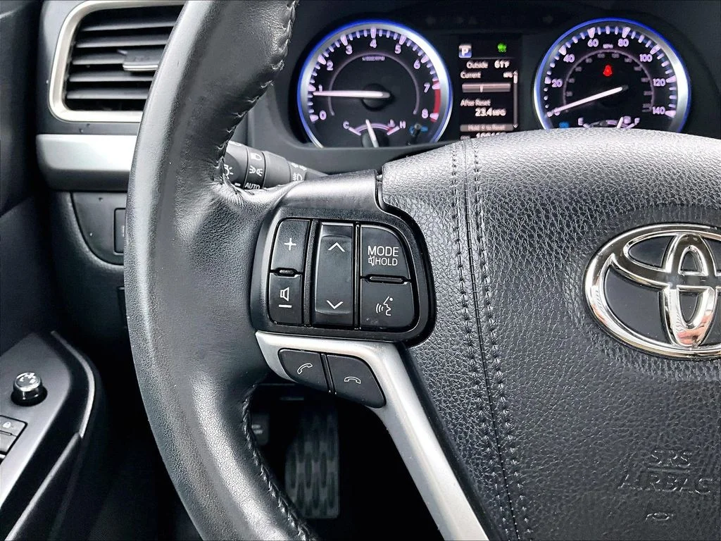Used 2019 Gray Toyota XLE image 14