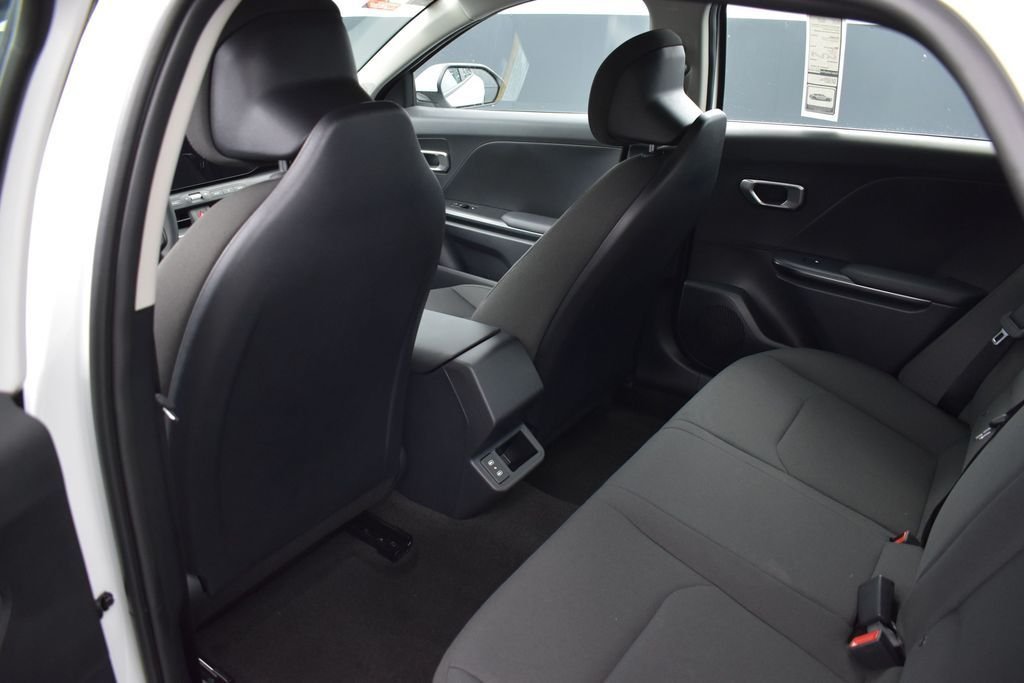 New 2026 Snow White Pearl Kia LXS image 18