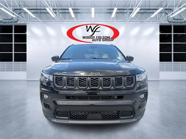 New 2026 Diamond Black Crystal Pearl-Coat Exterior Paint Jeep Latitude image 8