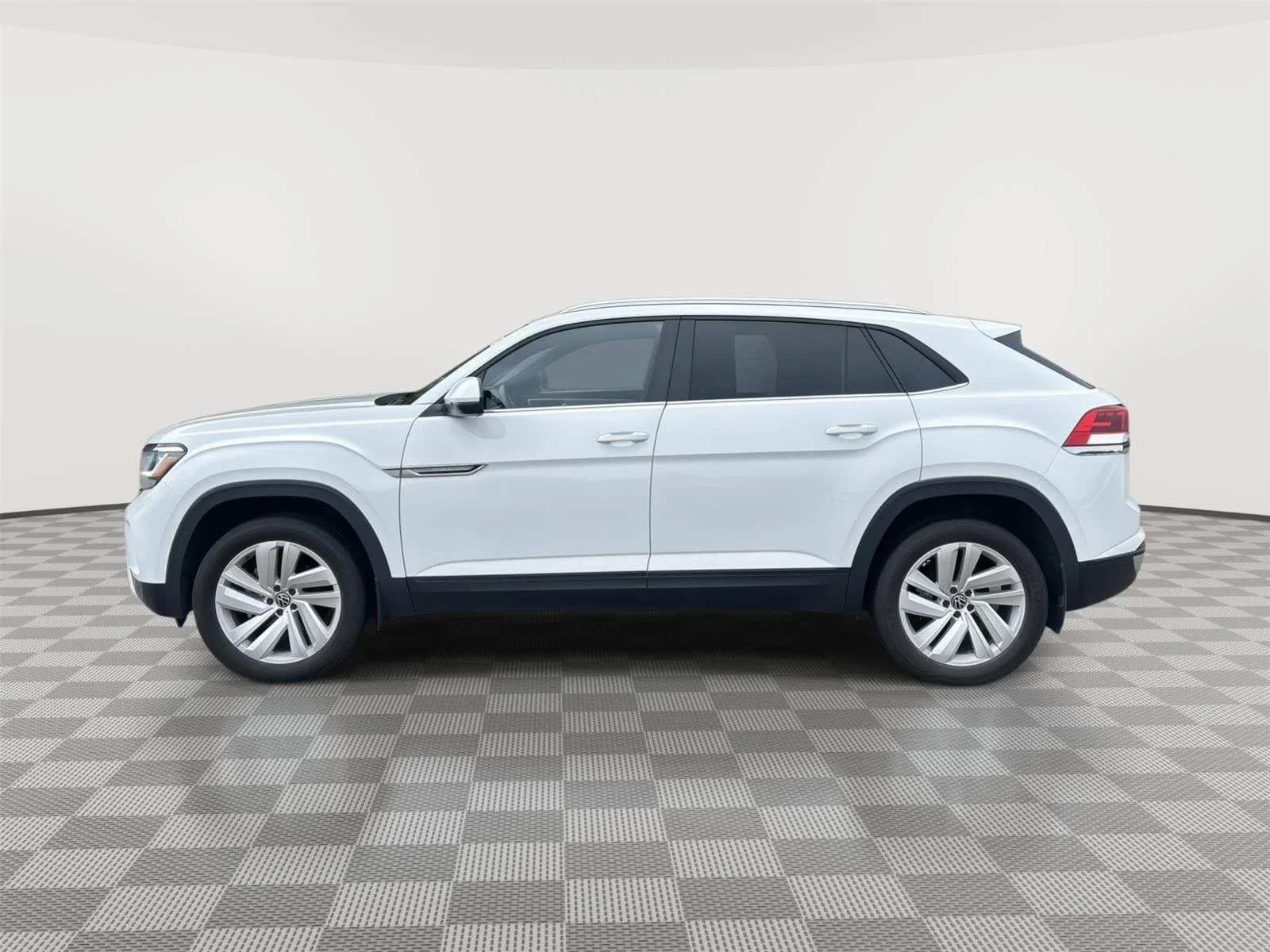 Used 2023 White Volkswagen 2.0T SE w/Technology image 24