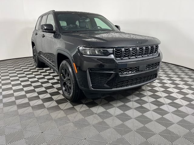 New 2026 Diamond Black Crystal Pearl-Coat Exterior Paint Jeep Altitude image 4