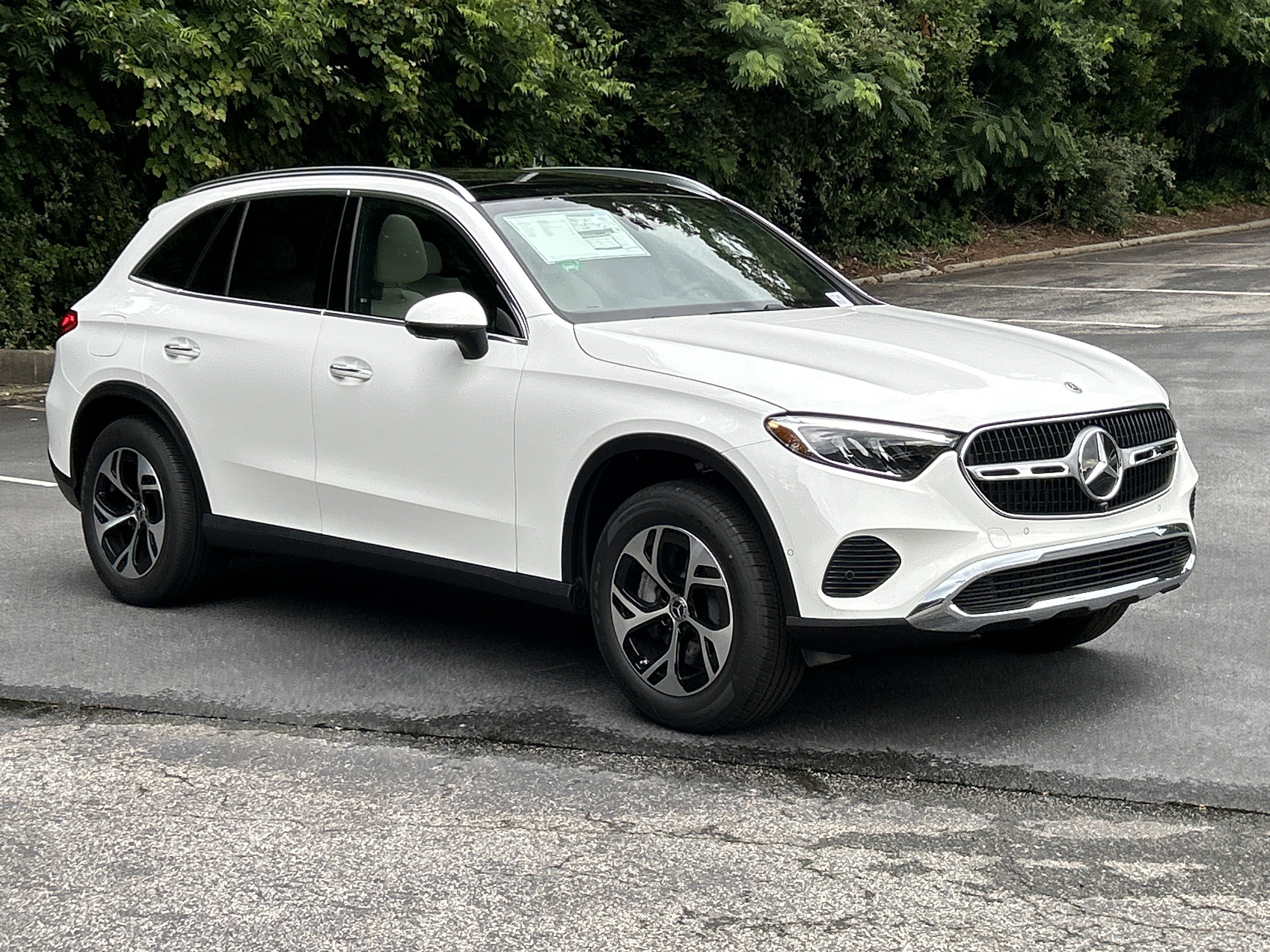 New 2026 Polar White Mercedes-Benz GLC 350e 4MATIC® SUV image 4