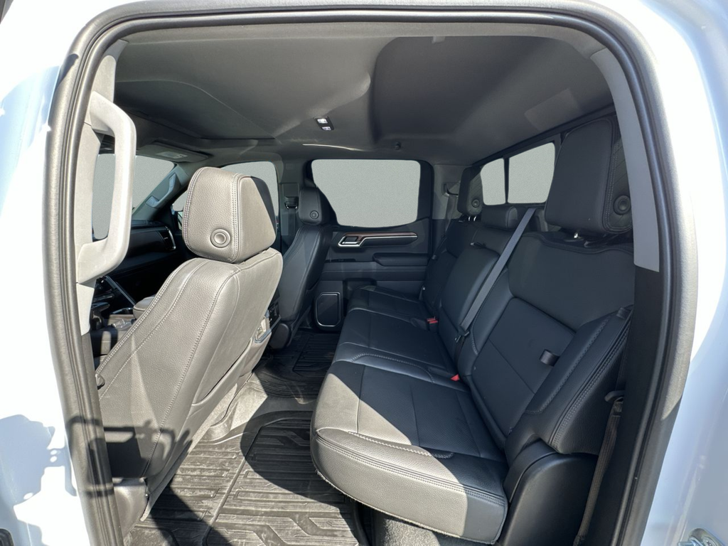 Used 2023 White GMC Denali image 24