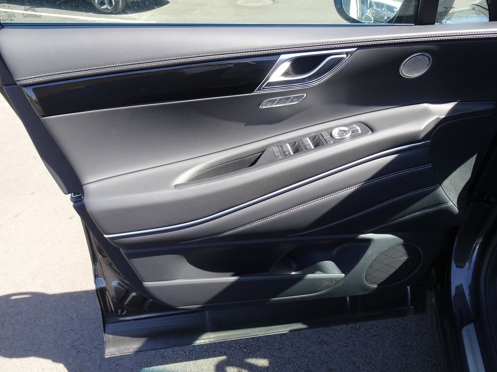 New 2025 Gray Genesis 2.5T STANDARD image 10