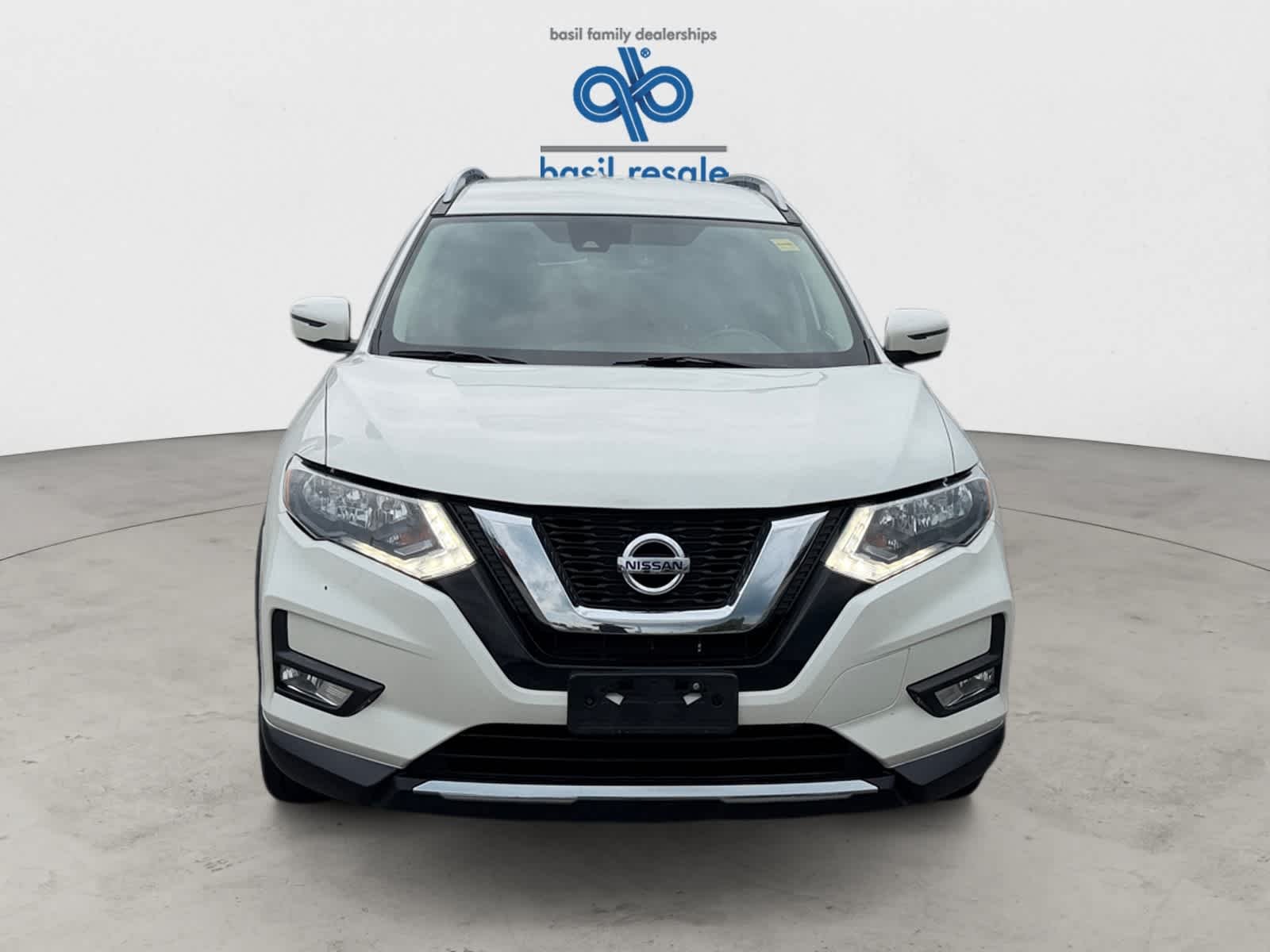 Used 2017 Pearl White Nissan SL image 10