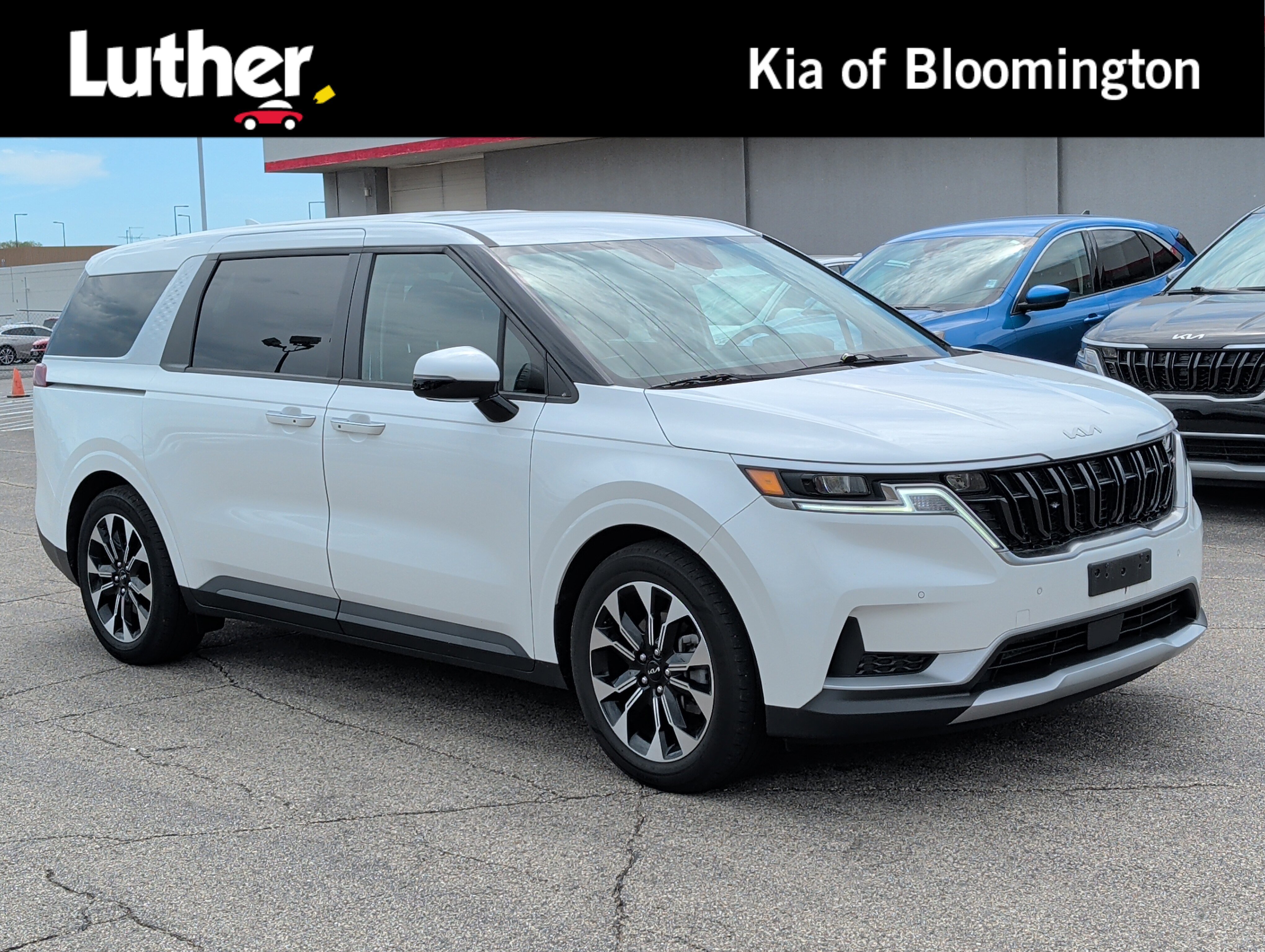 2024 Kia Sedona EX's photo
