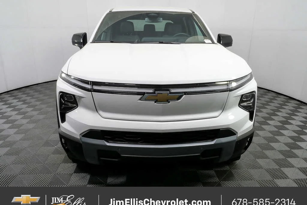 2025 Chevrolet Silverado EV LT - Photo 33